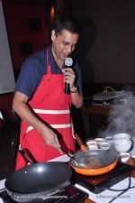 unveils Married Man_s guide to Creative Cooking book in Mumbai on 21st Aug 2013 (23).JPG